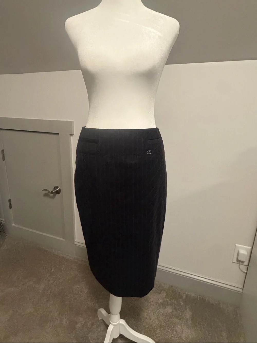 CHANEL Vintage 2004A Wool Cashmere Pinstripe Quilted Pencil Skirt Black 38 COA